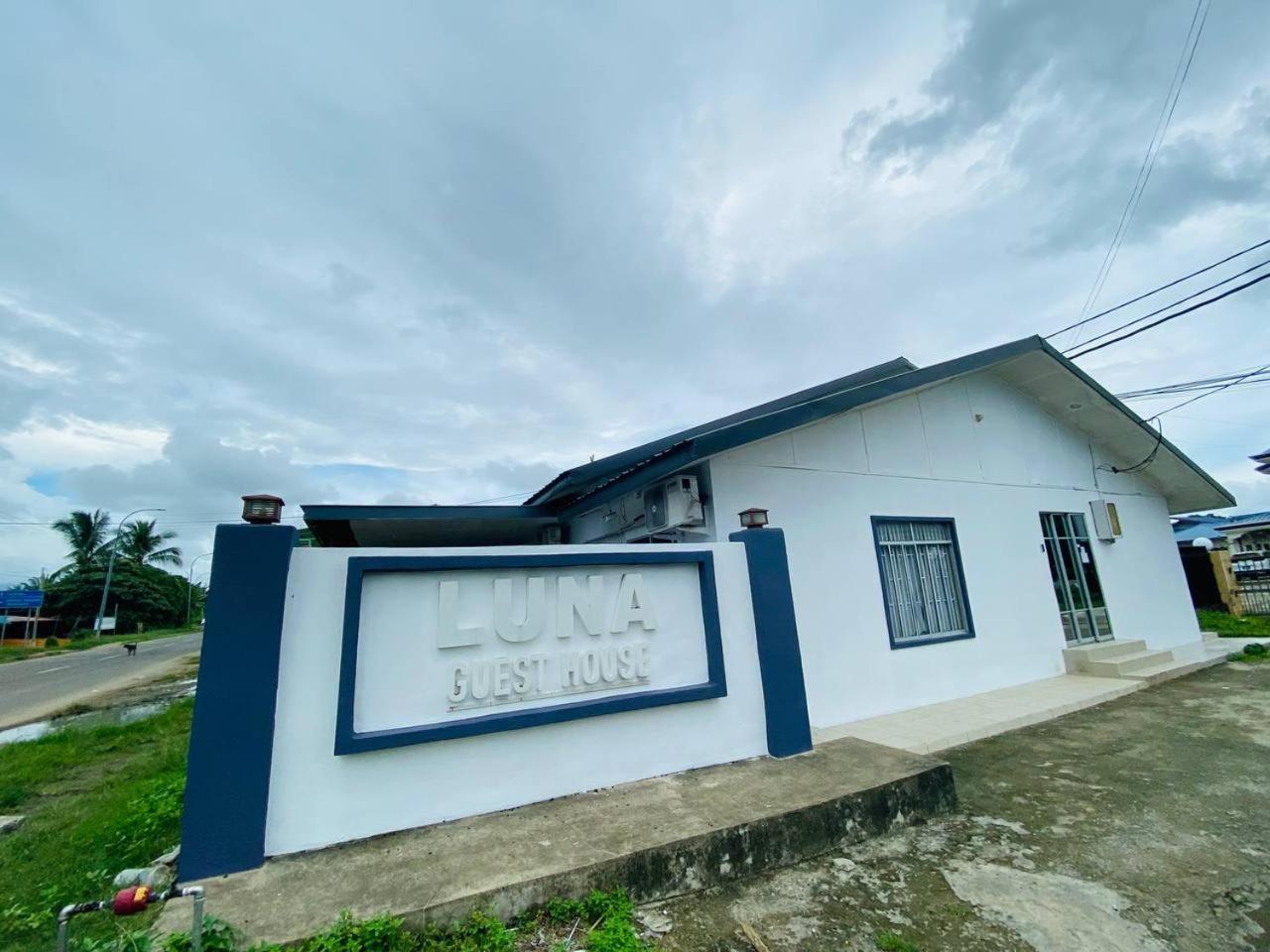 Luna Guesthouse 露娜旅馆 Semporna Ngoại thất bức ảnh